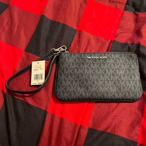 Michael kors wristlet